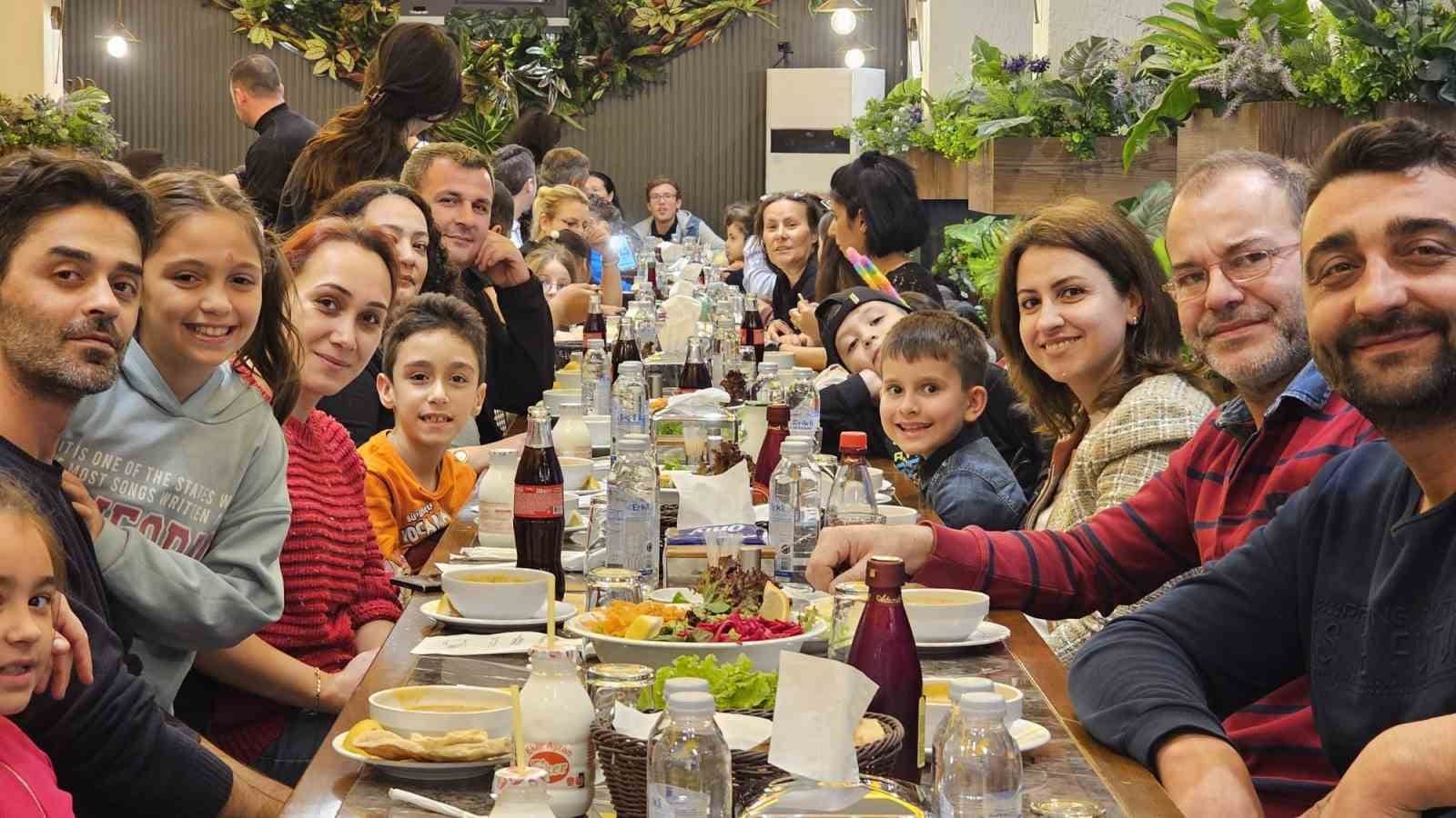 bandirmada minik ogrenciler gorgu kurallarini iftar sofrasinda ogreniyor 1