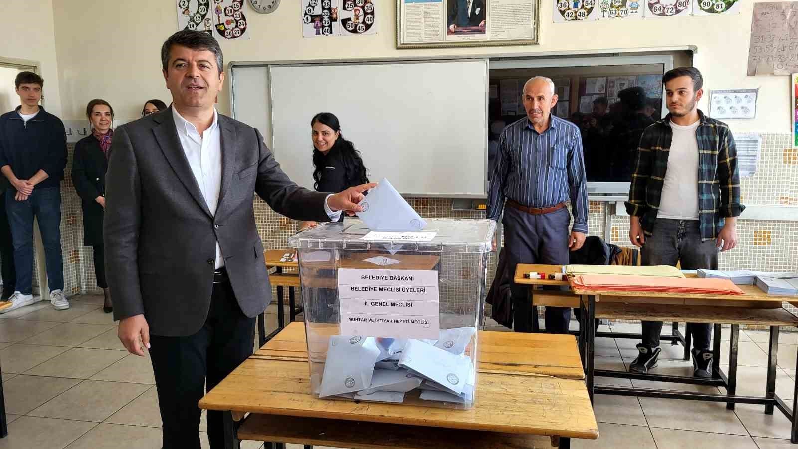 belediye baskan adaylari oylarini kullandi 0 d1pQECAy