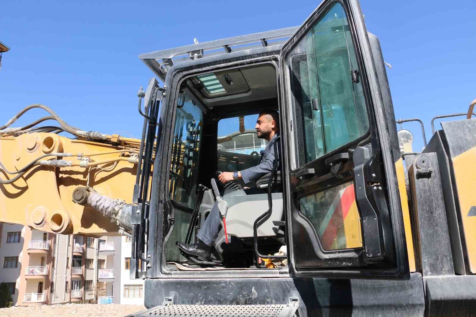 bu maasi duyan makas operatorlugu icin siraya girecek aylik 300 bin lira 0 nAvW5cIa