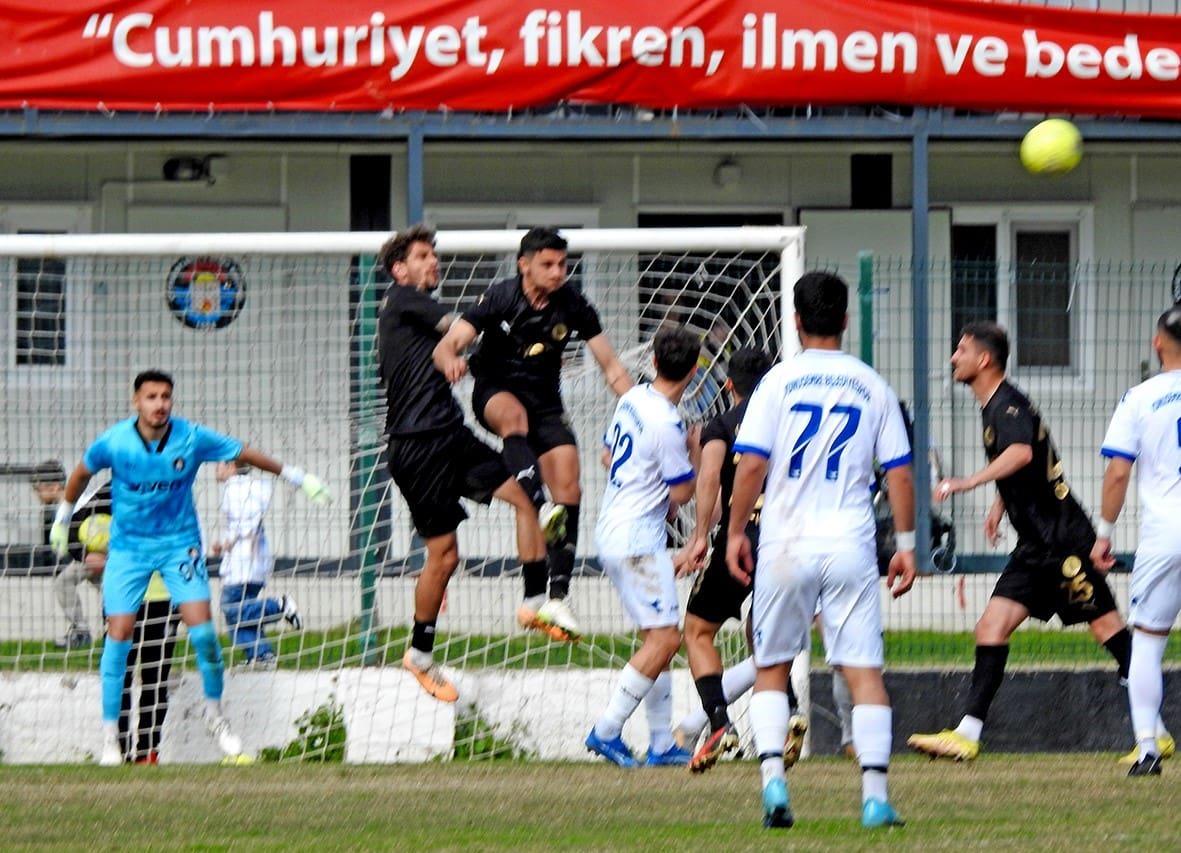 cesme belediyespor yeniden lider 2 kPPU7TDk