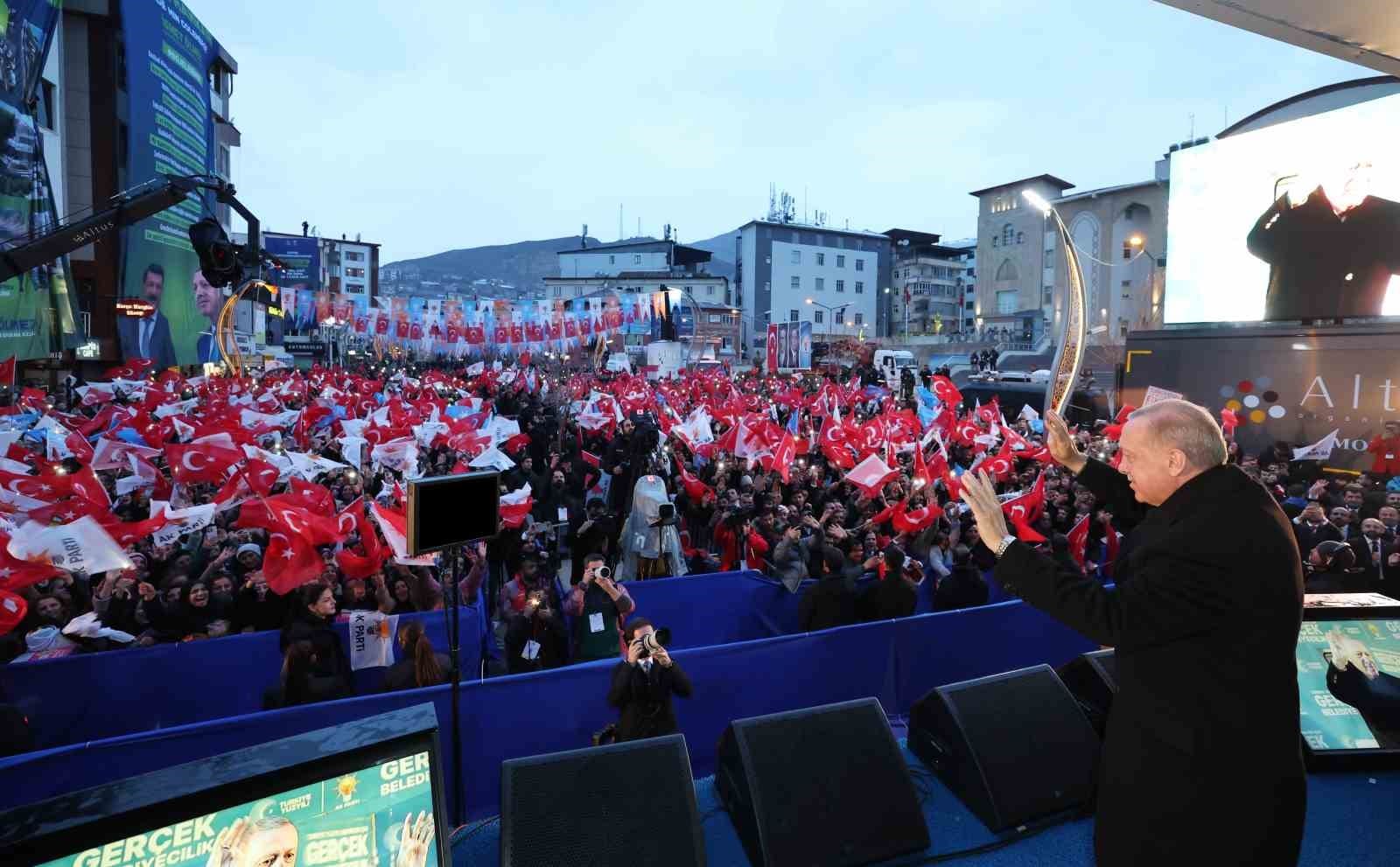 cumhurbaskani erdogan her ikisi de bu milletin teror belasindan yakasini kurtarmasini hicbir zaman istemediler 2HzP4LeX