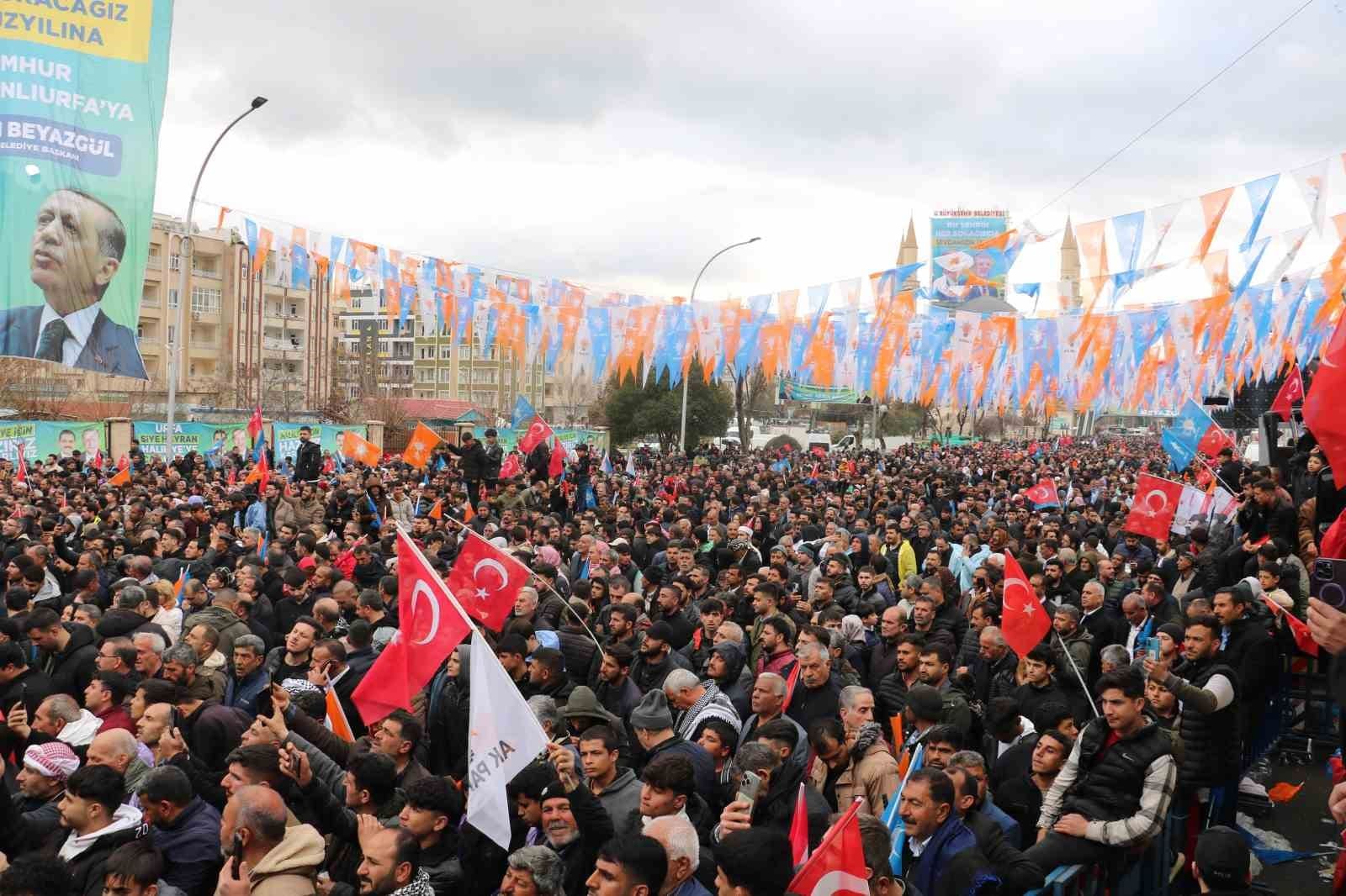 cumhurbaskani erdogan hic kimsenin bizim golgemizde yuruyup bize secim kaybettirmek icin ortada dolasmasina riza PpDXUDvC