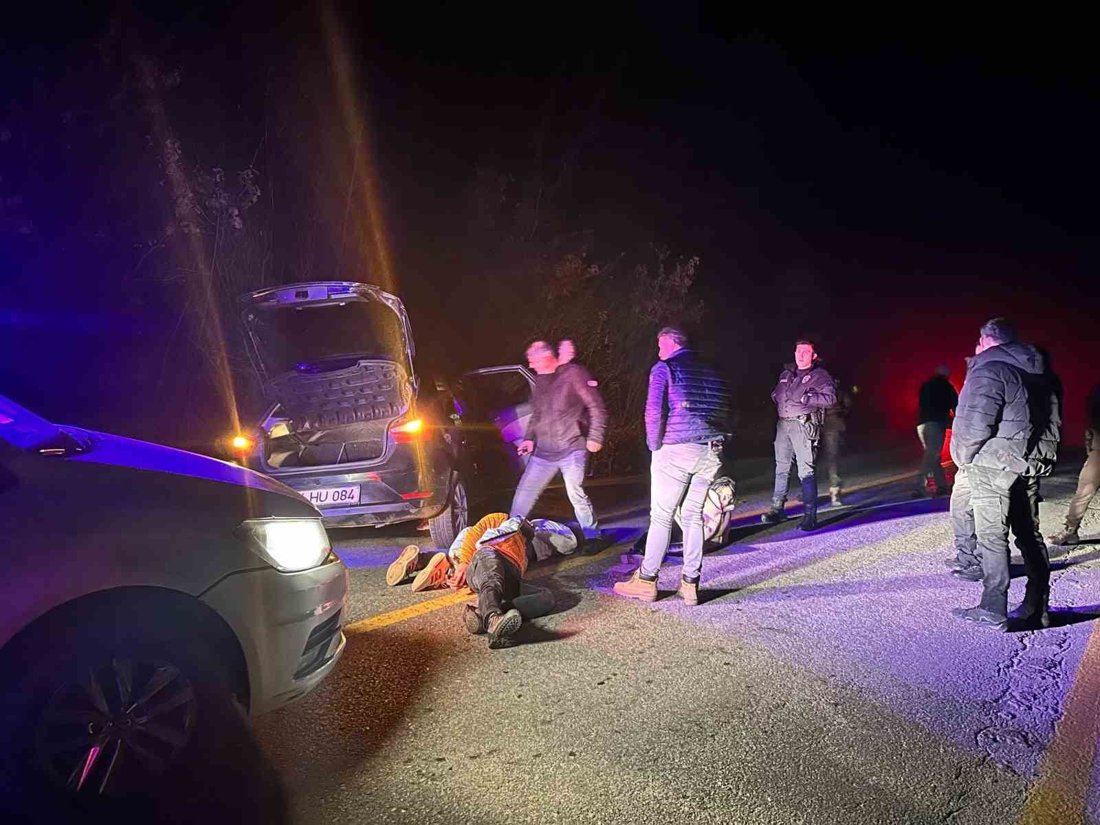 dur ihtarina uymayip kacarken kaza yaptilar uyusturucu ile yakalandilar 1 dquVXCfa