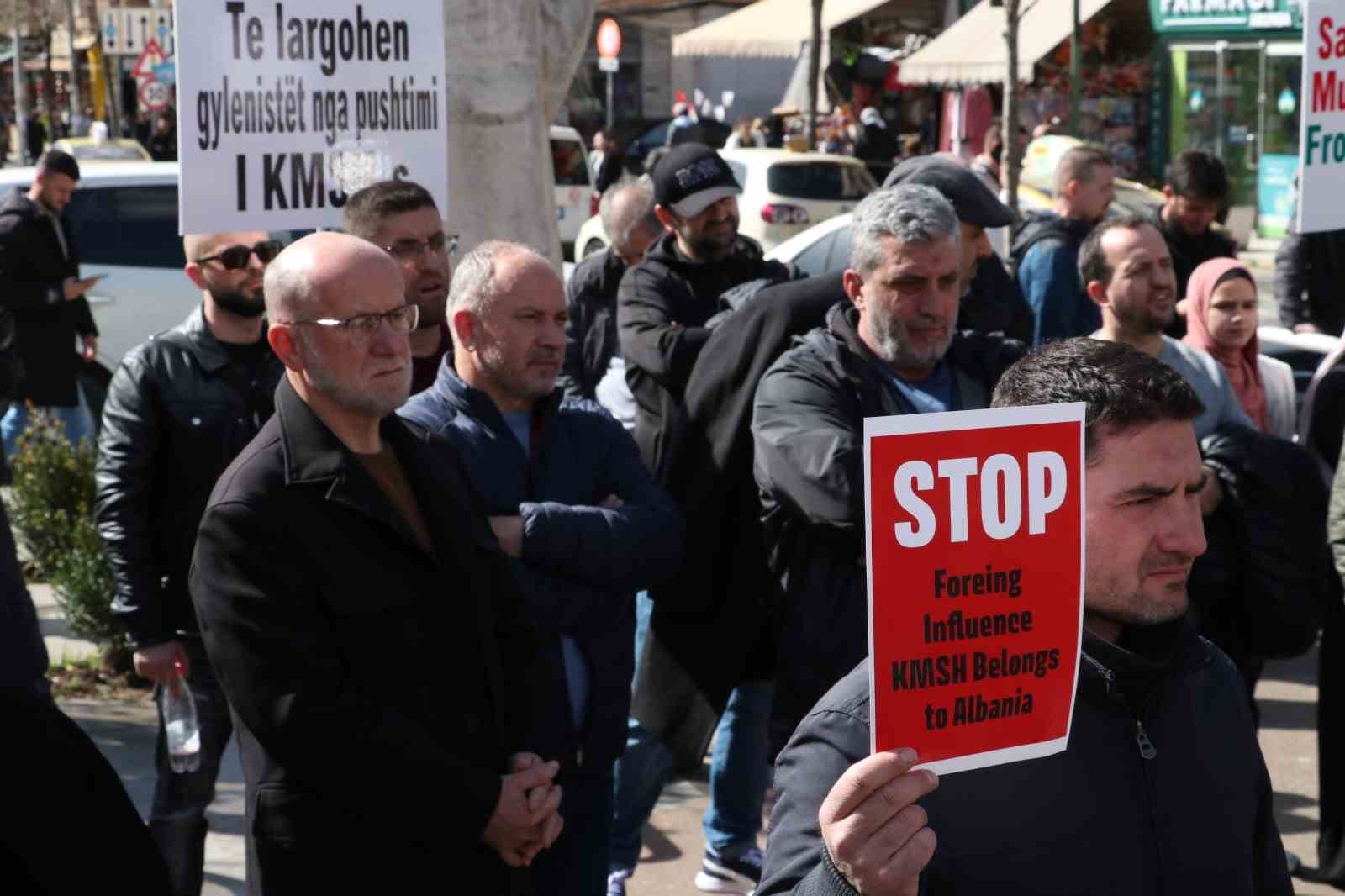 feto tarafindan yonetilen arnavutluk islam birligi protesto edildi 1