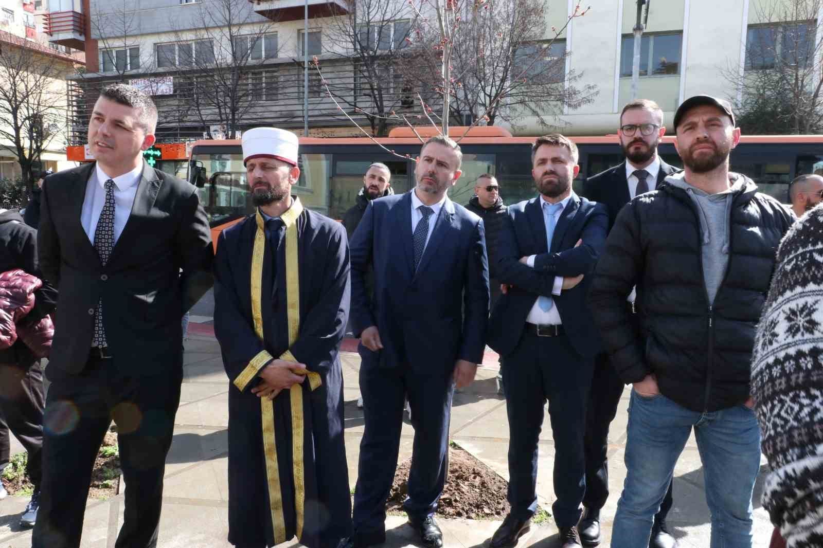 feto tarafindan yonetilen arnavutluk islam birligi protesto edildi 11 J7yNXkbi