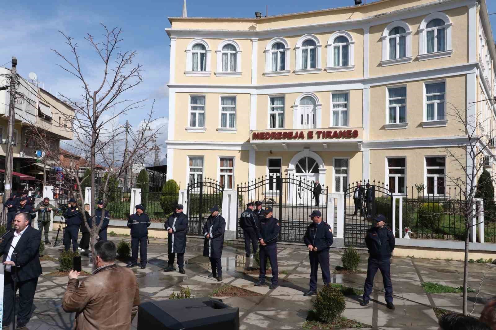 feto tarafindan yonetilen arnavutluk islam birligi protesto edildi 2