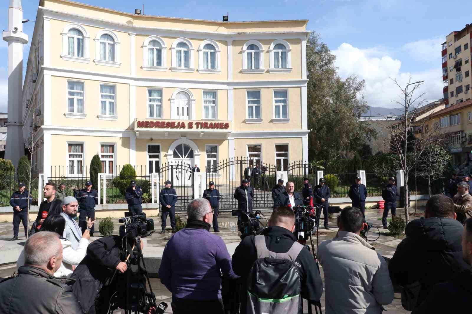 feto tarafindan yonetilen arnavutluk islam birligi protesto edildi 4 O7ORVNLz