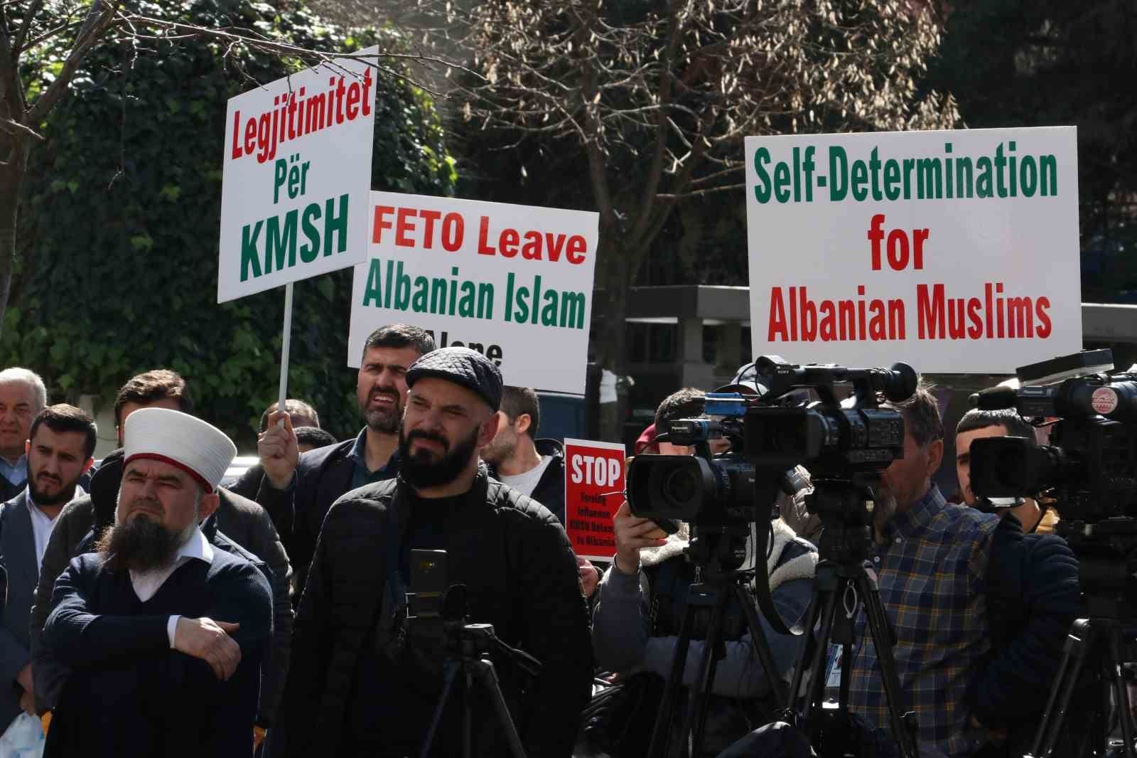 feto tarafindan yonetilen arnavutluk islam birligi protesto edildi 7 YHuRhFKp