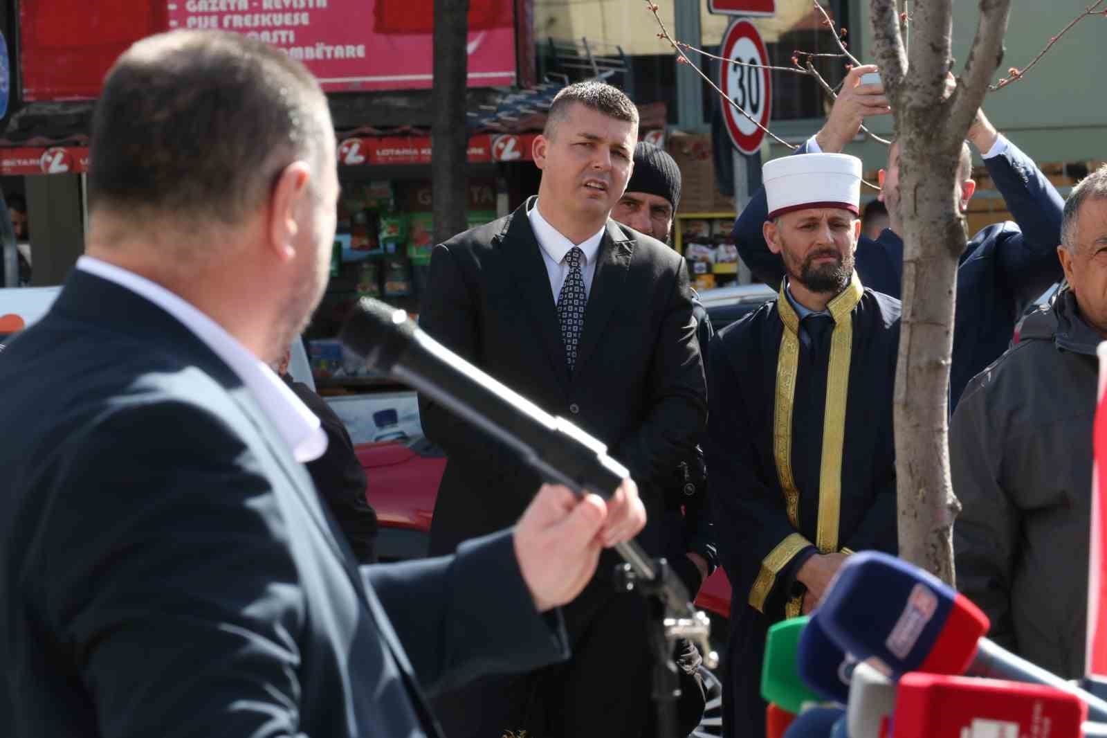 feto tarafindan yonetilen arnavutluk islam birligi protesto edildi 8