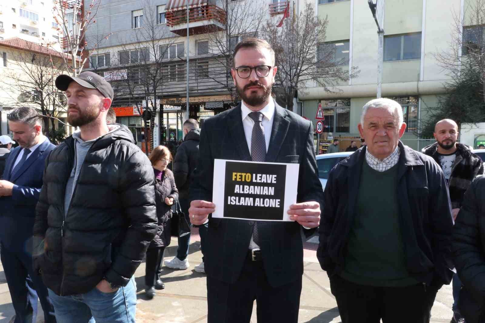 feto tarafindan yonetilen arnavutluk islam birligi protesto edildi 9 HgaKdOK3