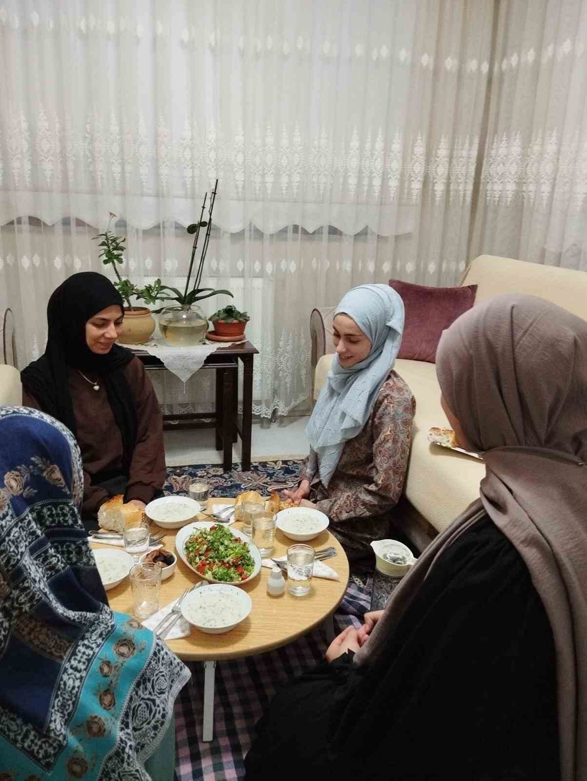 gurbetteki ailem projesiyle universitesi ogrencileri ramazanda aile sicakligini hissediyor 2 pXhpQqI1