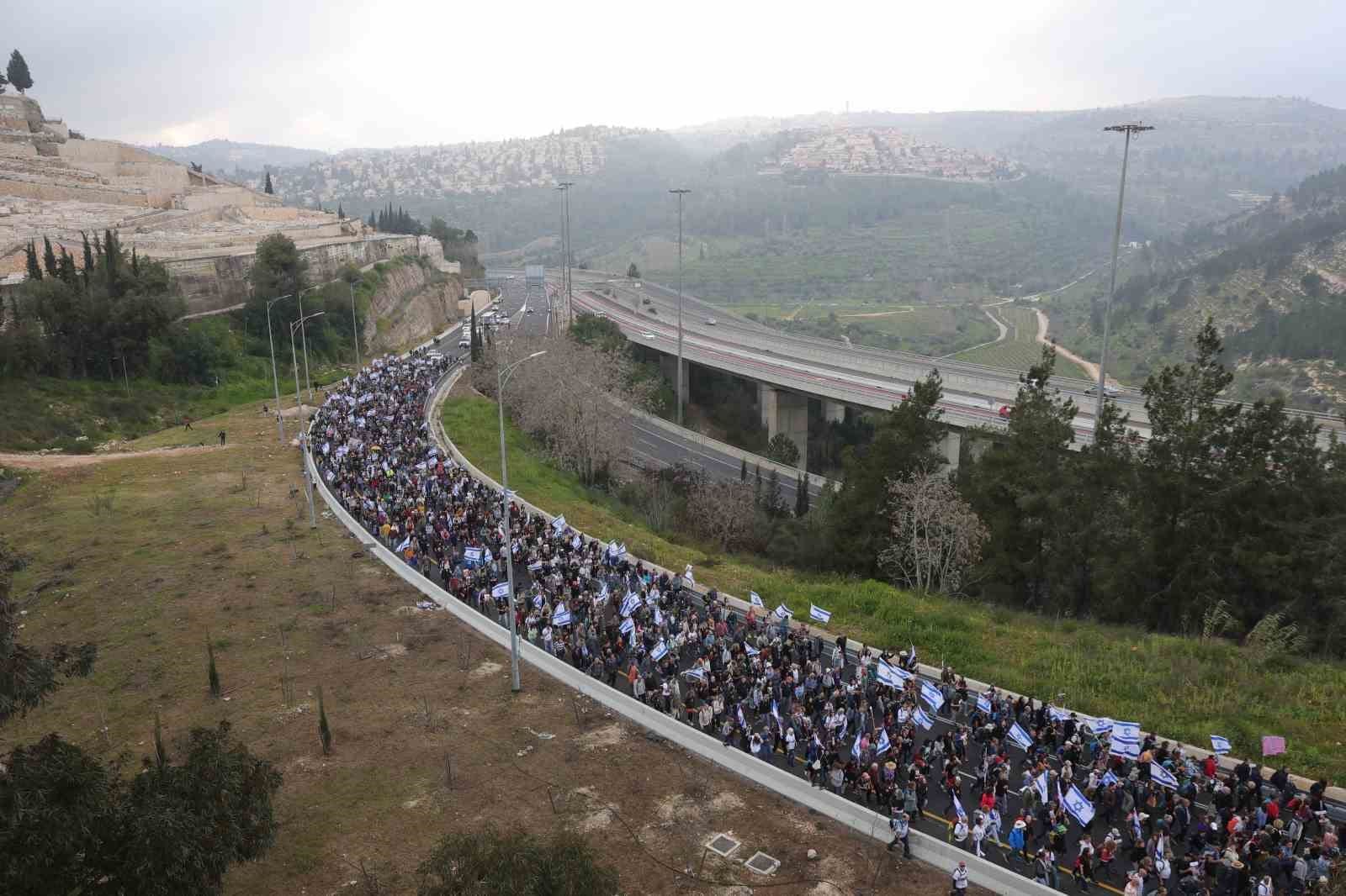 israilde binlerce gosterici kudusteki basbakanlik konutuna yuruyor 0 E6NJibm4