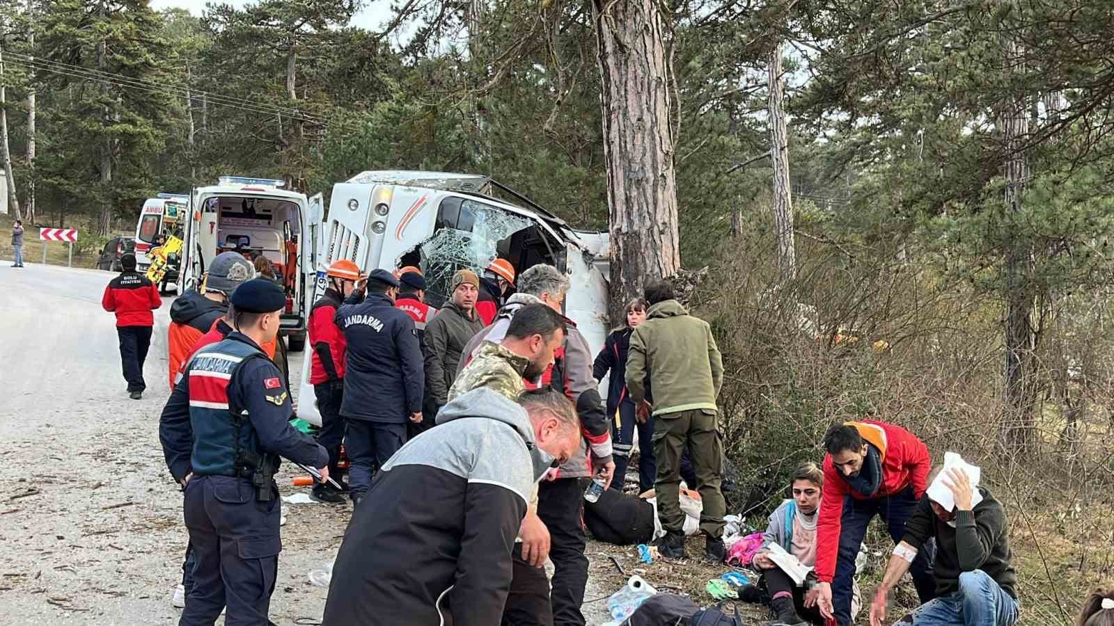 kartalkaya yolunda freni bosalan minibus devrildi 14 yarali 3 Fh6TPRBg