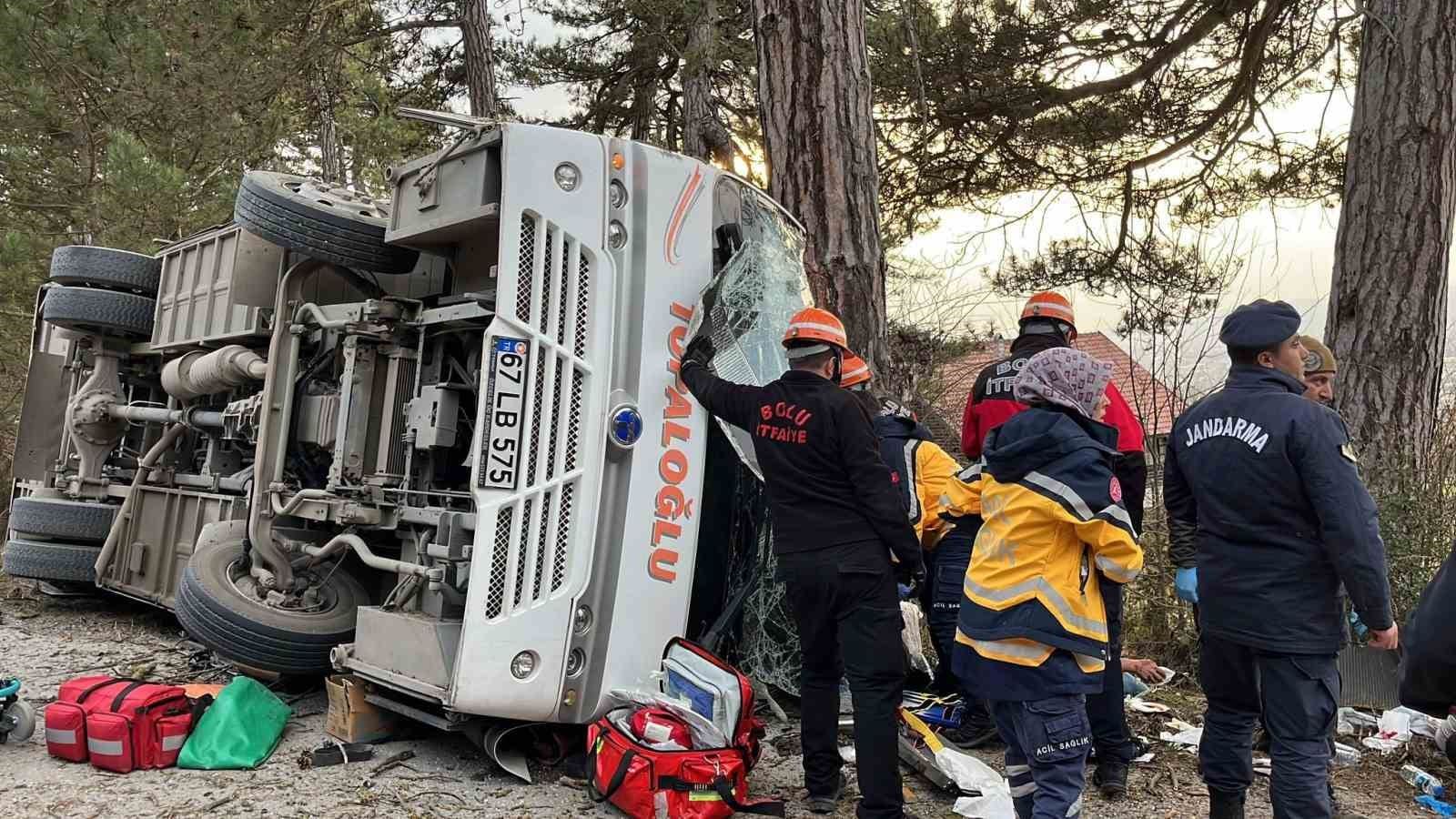 kartalkaya yolunda freni bosalan minibus devrildi 14 yarali 4