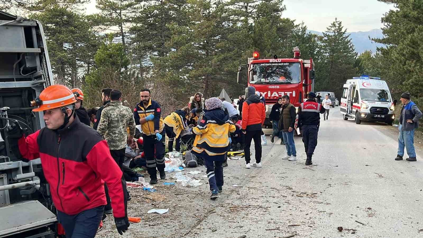 kartalkaya yolunda freni bosalan minibus devrildi 14 yarali 5 uyK8CyIi