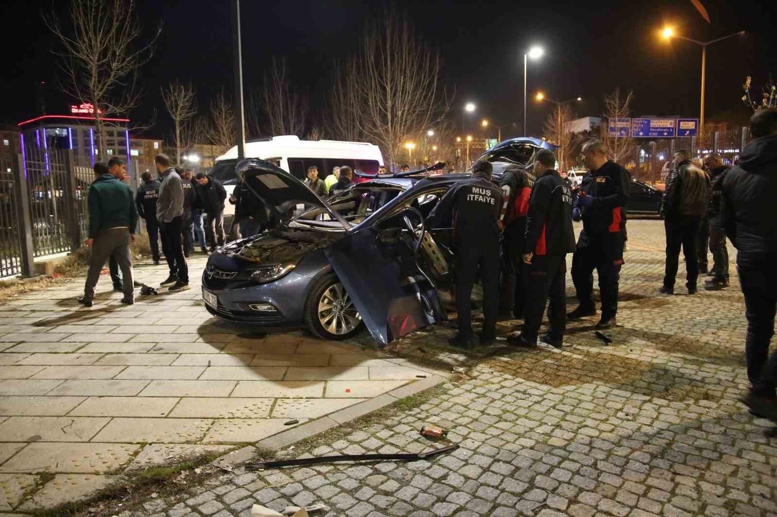 musta park halindeki aracta patlama meydana geldi surucu yaralandi 1 GRHhRy4V