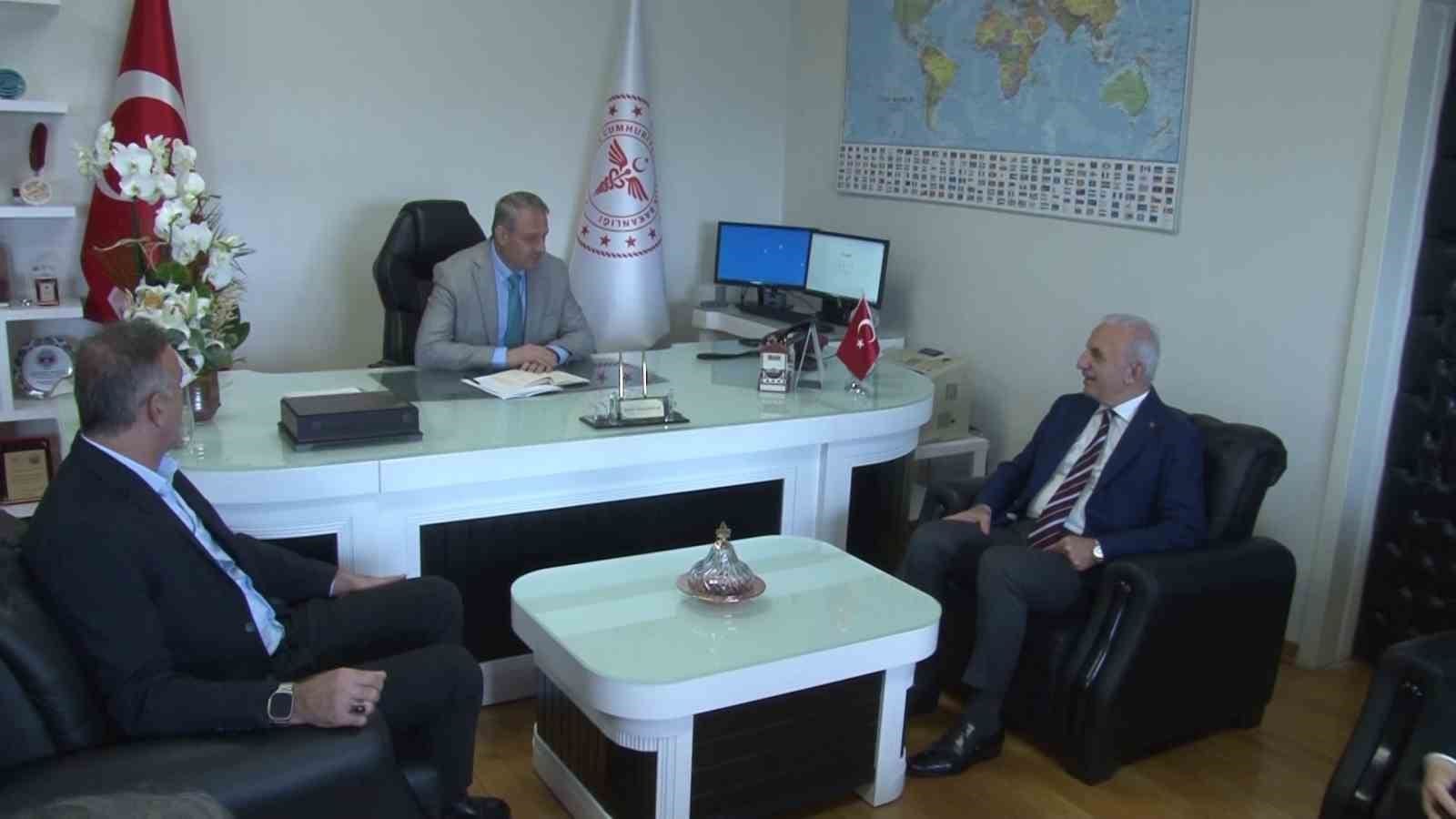 umraniye belediye baskani yildirim saglik calisanlarinin tip bayramini kutladi 1 AKWDwEjU