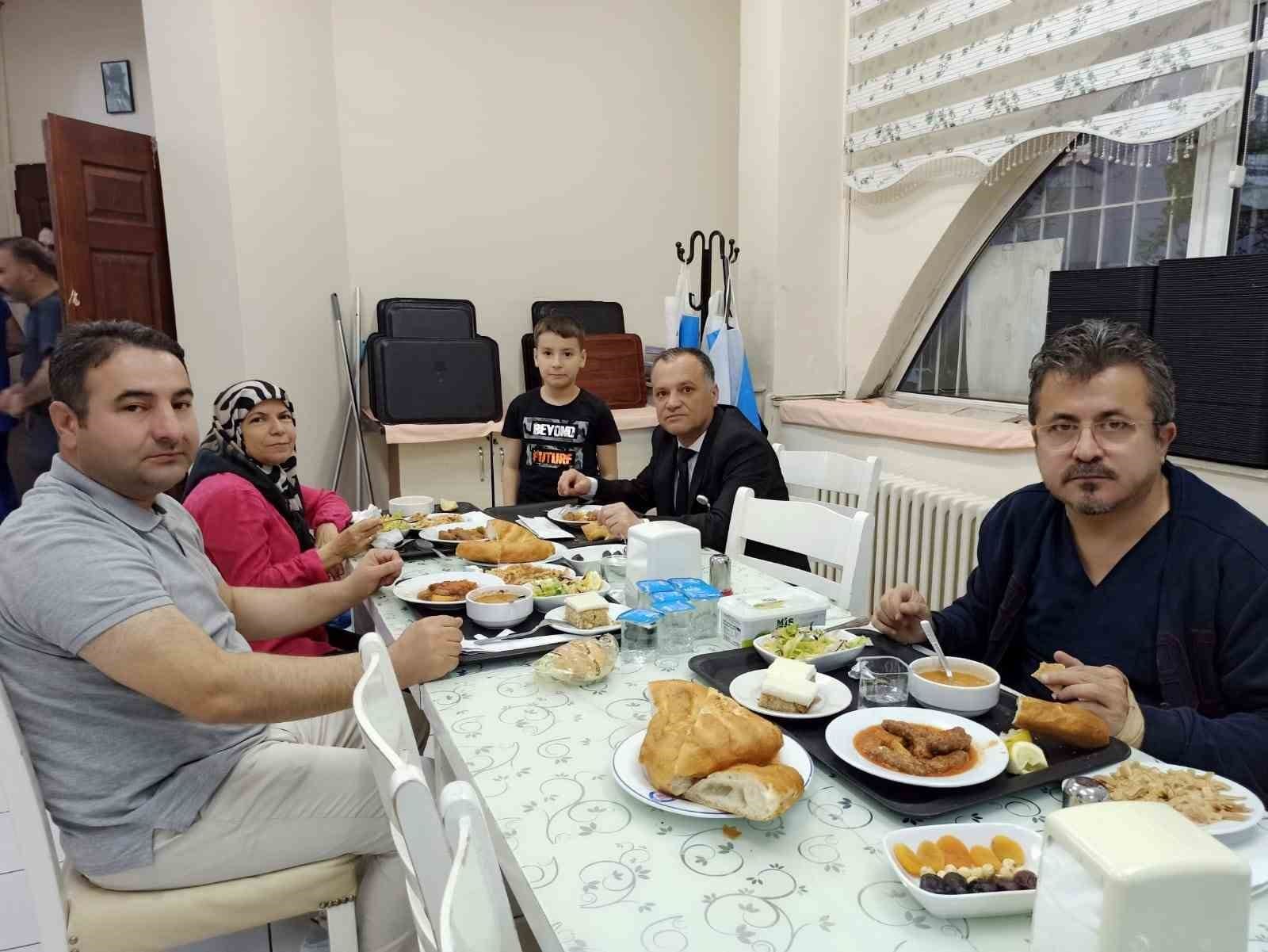 aydin il saglik muduru senkul saglik personeli ile iftarda bulustu 5 O9yGLJMK