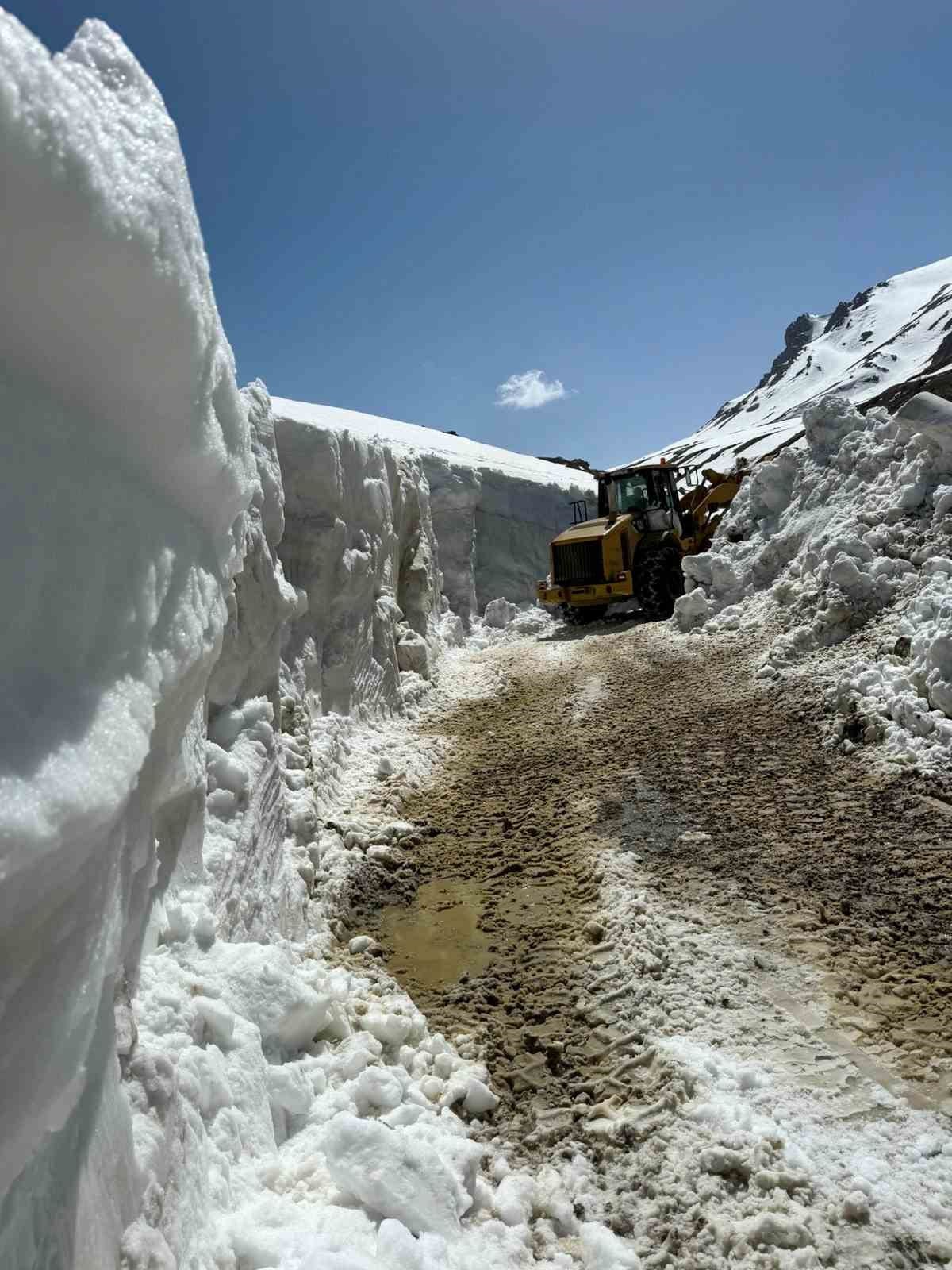 baskalede kar nedeniyle 5 aydir kapali olan yol ulasima acildi 3 HLbXmqSu