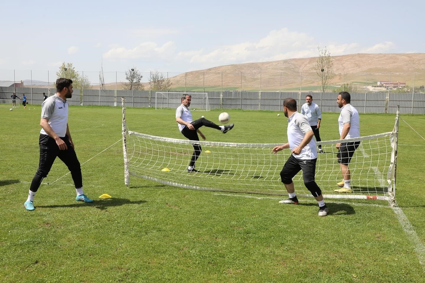 baskan serifogullari elazigsporun antrenmanina cikti 4