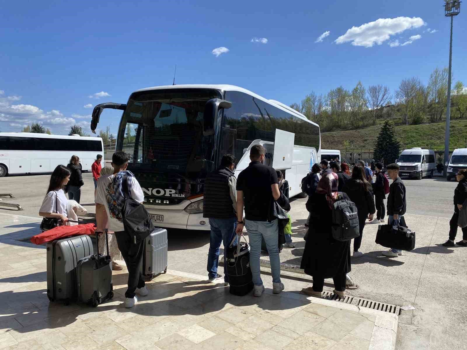 bayram tatilinin son gununde otogara akin ettiler 2 Cf5ONPmZ