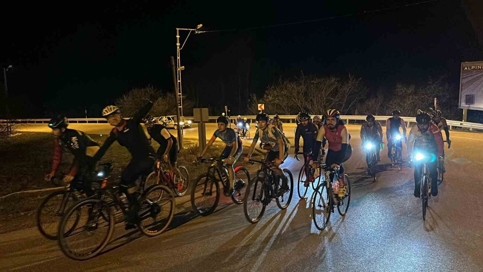 bisiklet tutkunlari iftar sonrasi uludaga pedal cevirdi 4 625OQ61K