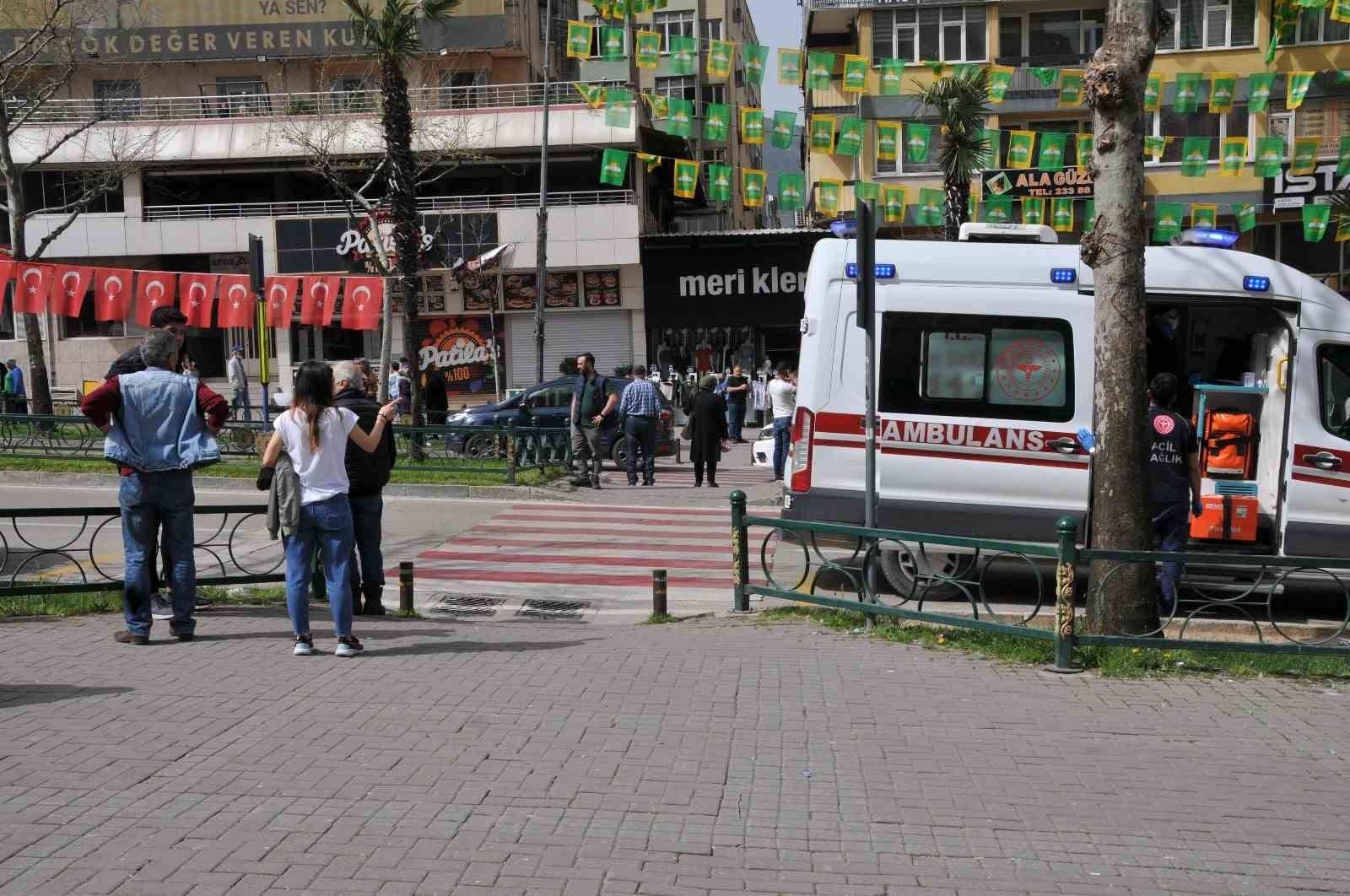 bursada yaya gecidinde feci kaza anne hayatini kaybetti cocuklari yaralandi 0