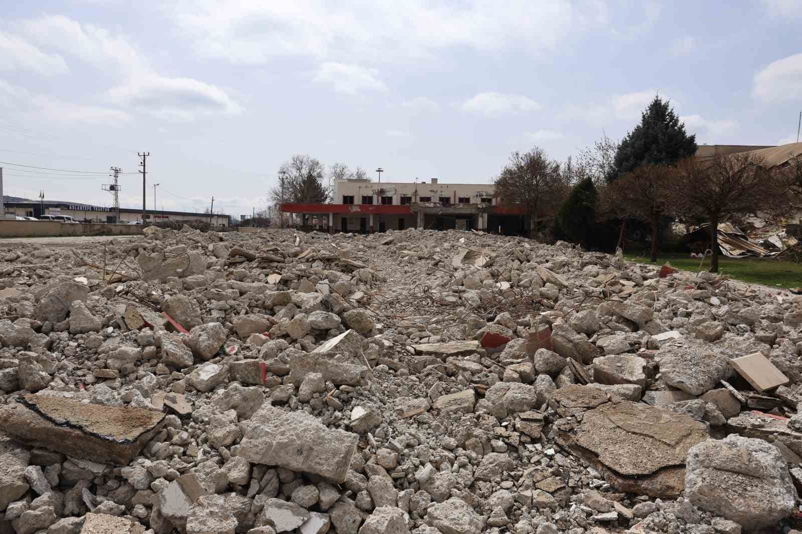 hemen herkesin bir anisi vardi elazigda eski terminal binasinin son anlari havadan goruntulendi 2 f6ie5EGZ