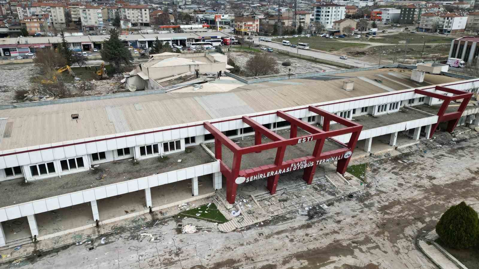 hemen herkesin bir anisi vardi elazigda eski terminal binasinin son anlari havadan goruntulendi 3 HzFeJdlY