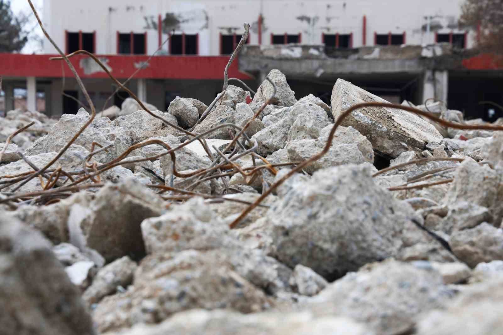 hemen herkesin bir anisi vardi elazigda eski terminal binasinin son anlari havadan goruntulendi 7 laXeTD67