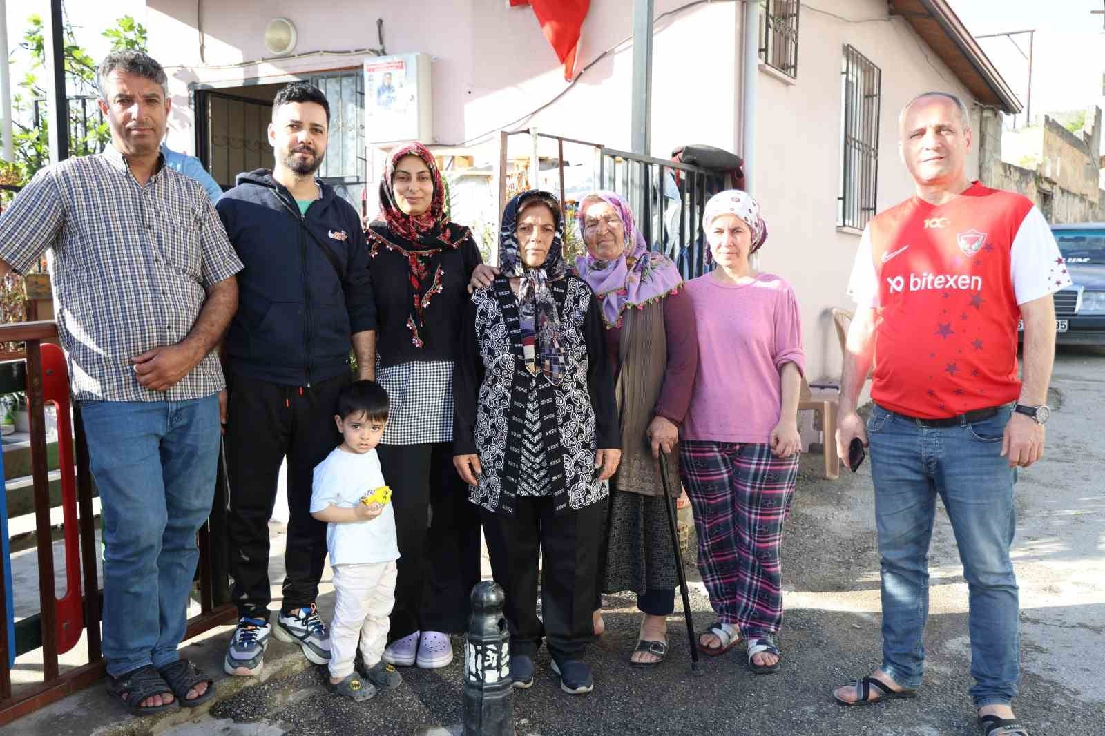 ikinci defa secilen kadin muhtar balkon konusmasi yapti kadinlarla ciftetelli oynadi 2 cDPkIql8