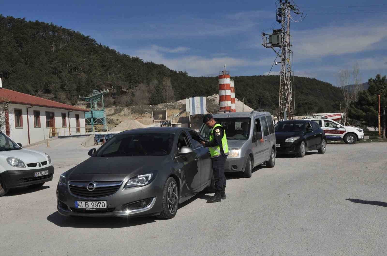 jandarma ekipleri bayramda olumsuz duruma karsi sahada 3 dyEX5Tij