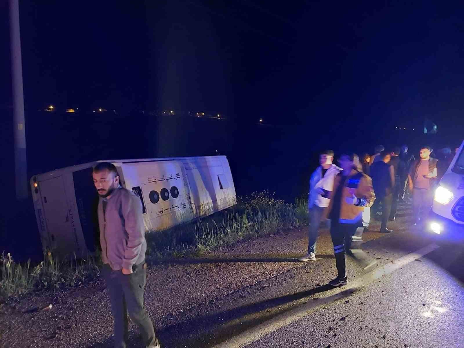 kahramanmarasta kontrolden cikan servis minibusu yan yatti 9 yarali 2 mLSXa5Om