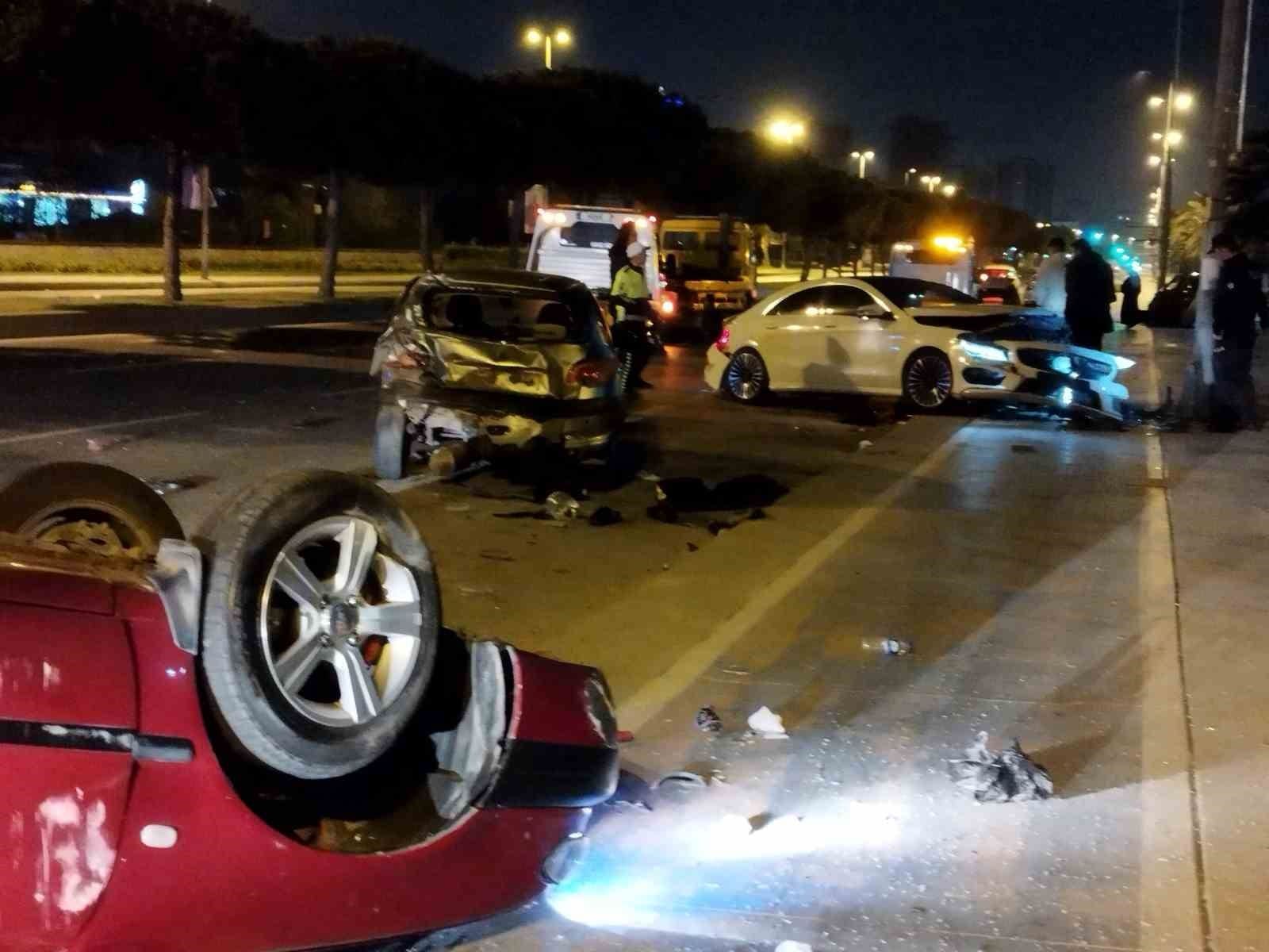 kartal sahil yolunda 4 aracli zincirleme trafik kazasi 5 yarali 0 wDlA2yym