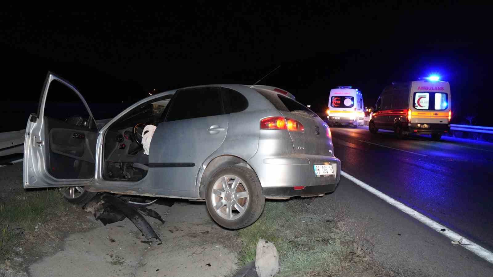 kaza yapan aractakilere yardim etmek isterken canindan oldu 3