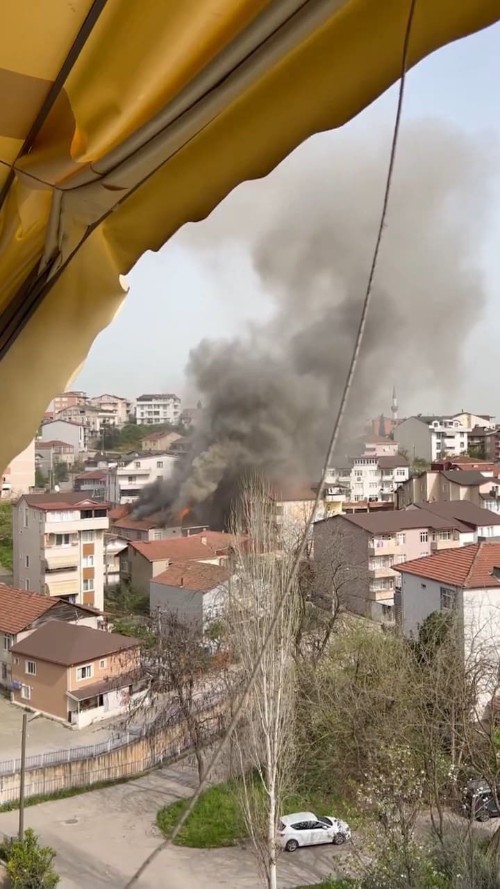 kocaelide 2 katli evin catisi alevlere teslim oldu 3