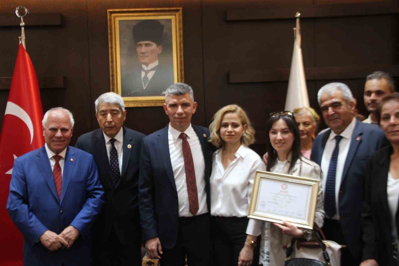 makam odasinin kapisini sokerek goreve basladi 1 ZBr6mNHn