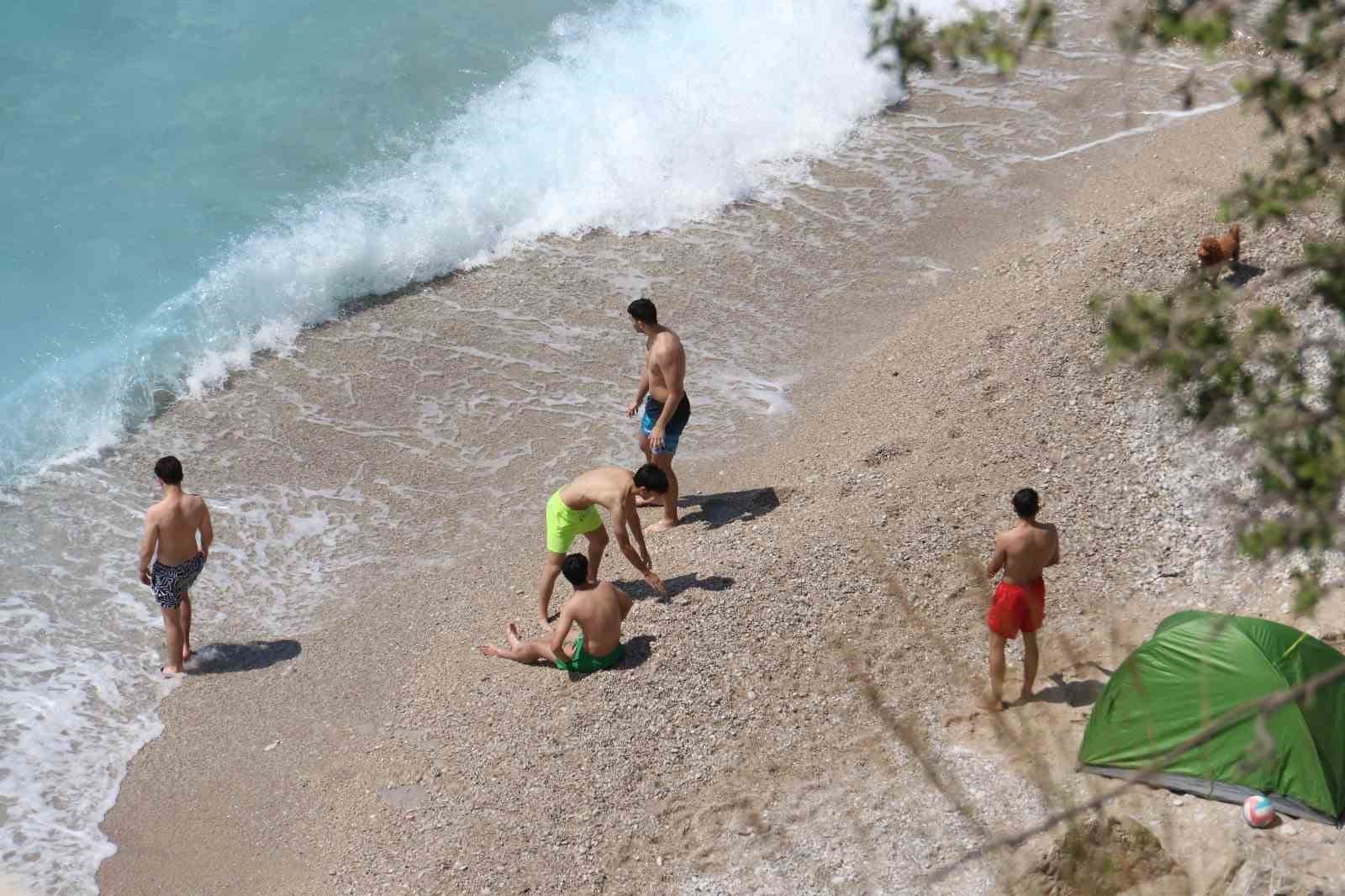 oludeniz yolunda tatilcilerden arac kuyrugu 4