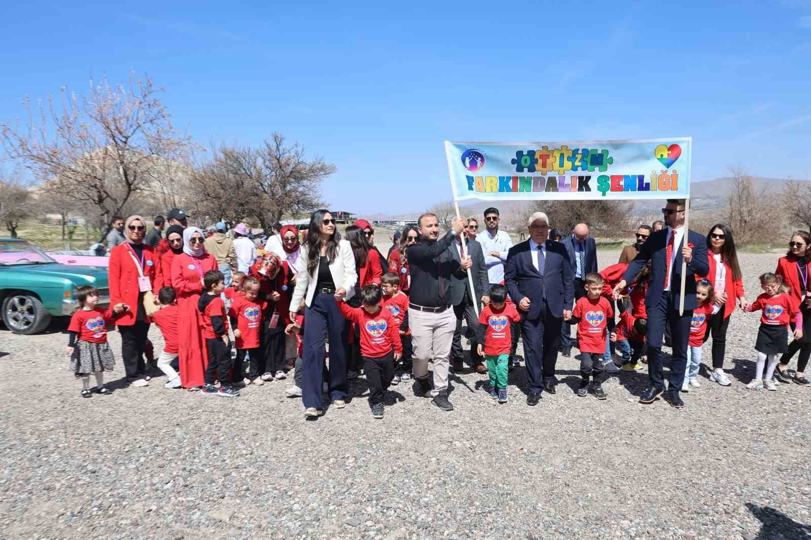 otizmli cocuklar klasik arabalar ile kapadokya turu yapti 2