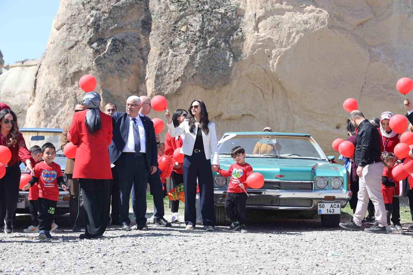 otizmli cocuklar klasik arabalar ile kapadokya turu yapti 5 yVEAumIA