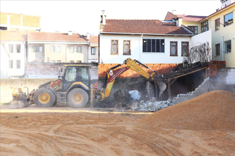 Bursa i̇negöl'e 40 araçlık otopark kazandırılıyor