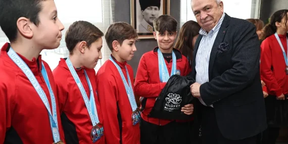 Bursa’da başkan özdemir başarılı sporcuları ağırladı