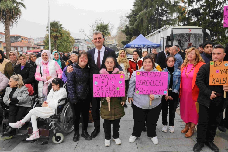 Gölcük'te engelli bireylerin gösterileri renk kattı