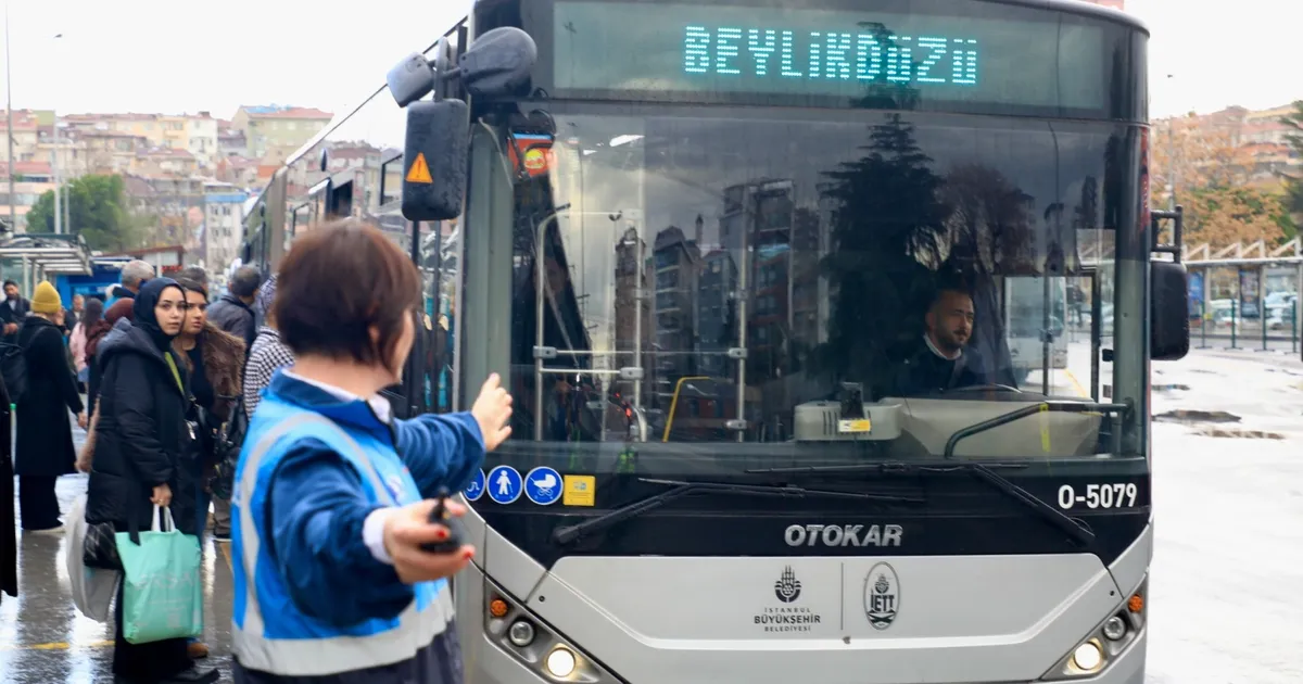 iettde-ilk-kadin-metrobus-denetim-amiri-is-basinda-NTKPKnd8.webp