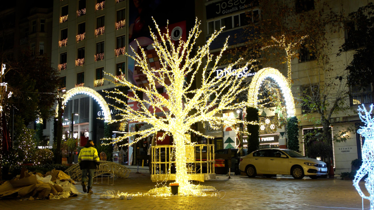 İstanbul şişli yeni yıla ışık ve neşeyle giriyor