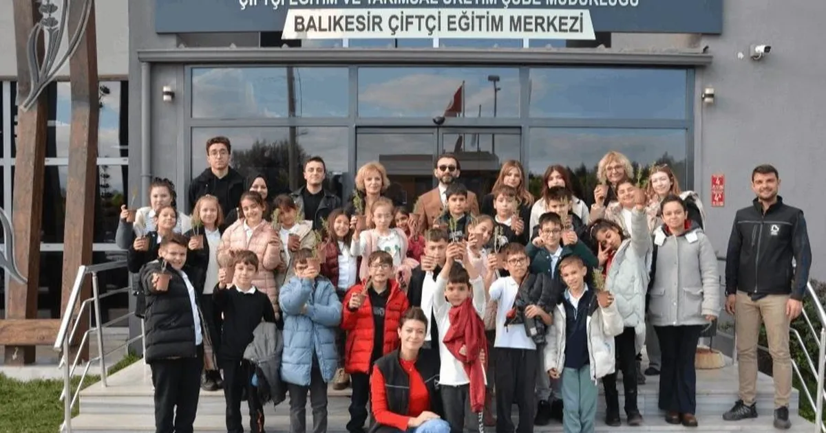 ogrencilerden-bacemde-bitkilerin-dunyasina-yolculuk-qjAeLiVF.webp