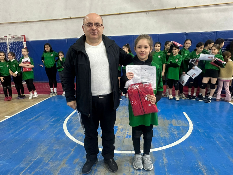 Artvinspor kadın voleybol takımı 1 yaşında