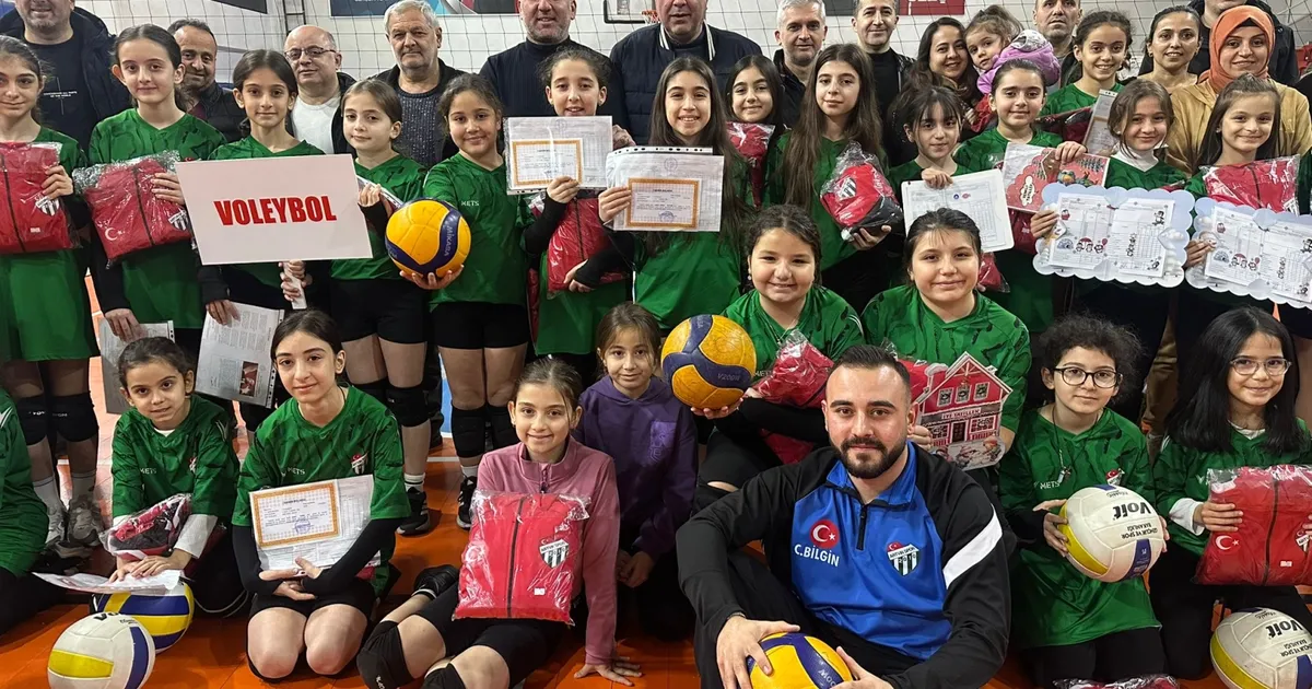 artvinspor-kadin-voleybol-takimi-1-yasinda-W3BE4D9X.webp