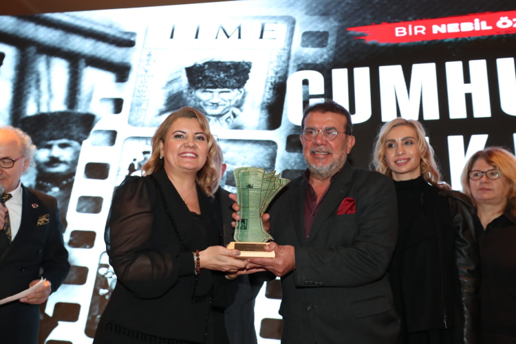 "cumhuriyet’in i̇lk durağı i̇zmit"e görkemli gala