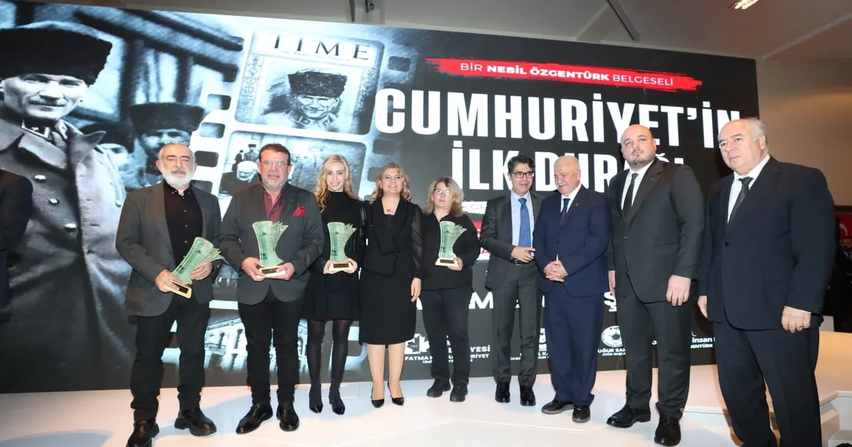 cumhuriyetin-ilk-duragi-izmite-gorkemli-gala-AeX4Ijbc.webp